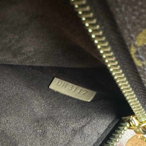 LOUIS VUITTON POCHETTE MÉTIS MONOGRAM CANVAS BAG - Picture 14 of 15